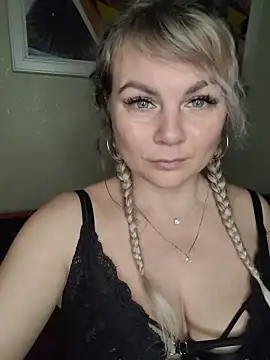 candy queeen online show from 11-26-25, 02:56