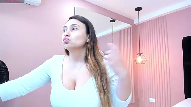 Snapshot of dulce_santamaria chatting on 12-06-24, 10:30 dulce santamaria online show from 12-06-24, 10:30