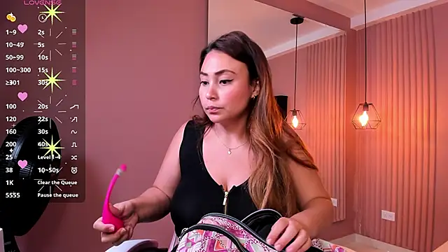 Snapshot of dulce_santamaria chatting on 12-19-24, 09:38 dulce santamaria online show from 12-19-24, 09:38