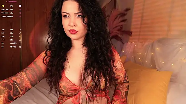 Snapshot of Golden_Rosse chatting on 01-17-26, 12:04 Golden Rosse online show from 01-17-26, 12:04