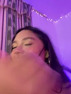 Snapshot of DIANEE_01 chatting on 03-01-25, 03:32 DIANEE 01 online show from 03-01-25, 03:32