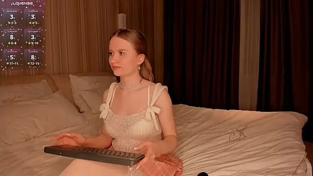 IsabellaTorrance online show from 02-11-25, 04:24