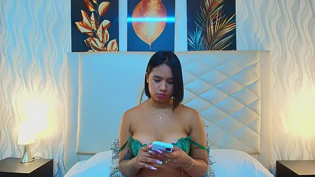 Snapshot of Amberr_Greyy chatting on 09-23-25, 01:25 Amberr Greyy online show from 09-23-25, 01:25