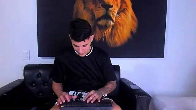 Snapshot of kyle_smithxx chatting on 12-05-24, 12:52 kyle smithxx online show from 12-05-24, 12:52