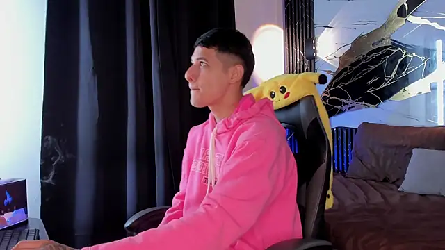 Snapshot of kyle_smithxx chatting on 12-15-25, 05:01 kyle smithxx online show from 12-15-25, 05:01