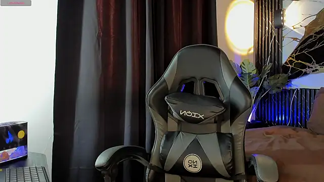 Snapshot of kyle_smithxx chatting on 12-18-25, 08:15 kyle smithxx online show from 12-18-25, 08:15