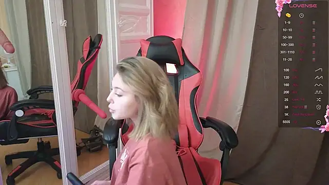 Snapshot of I_see_Ays1 chatting on 10-22-25, 03:12 I see Ays1 online show from 10-22-25, 03:12