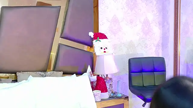 GiahDaniels online show from 12-23-25, 04:10