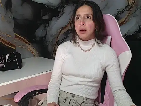 Snapshot of ling_ling24 chatting on 12-18-25, 07:03 ling ling24 online show from 12-18-25, 07:03