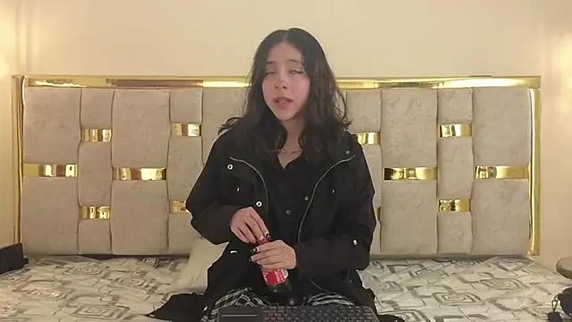 Snapshot of ling_ling24 chatting on 12-20-25, 03:24 ling ling24 online show from 12-20-25, 03:24