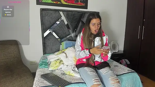 Vahiolet smith online show from 10-24-25, 02:08