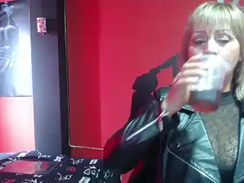 Snapshot of KLOE_PIELL chatting on 01-24-25, 05:21 KLOE PIELL online show from 01-24-25, 05:21