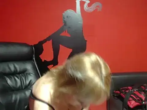 Snapshot of KLOE_PIELL chatting on 02-10-25, 08:00 KLOE PIELL online show from 02-10-25, 08:00