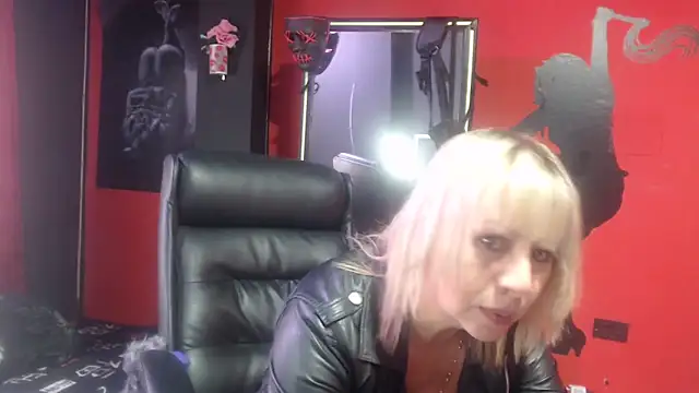 Snapshot of KLOE_PIELL chatting on 09-17-25, 09:27 KLOE PIELL online show from 09-17-25, 09:27