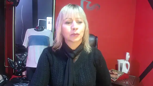 Snapshot of KLOE_PIELL chatting on 10-20-25, 04:29 KLOE PIELL online show from 10-20-25, 04:29