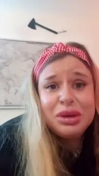 Snapshot of JohannasMishael chatting on 10-17-25, 01:03 JohannasMishael online show from 10-17-25, 01:03