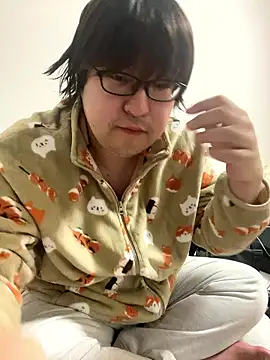 Snapshot of yuuki198912 chatting on 12-21-25, 06:42 yuuki198912 online show from 12-21-25, 06:42