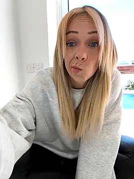 Snapshot of Lexa_xoxo chatting on 02-25-26, 08:02 Lexa xoxo online show from 02-25-26, 08:02