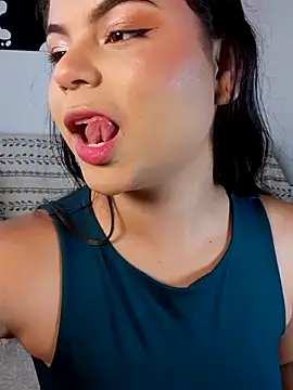 Cleo hills online show from 03-21-25, 01:12