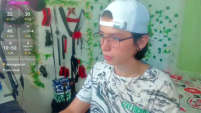 Snapshot of Andy_gray chatting on 03-18-25, 08:37 Andy gray online show from 03-18-25, 08:37