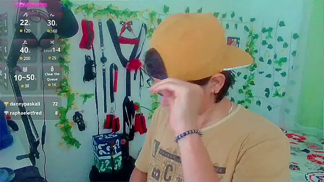 Snapshot of Andy_gray chatting on 03-19-25, 02:24 Andy gray online show from 03-19-25, 02:24