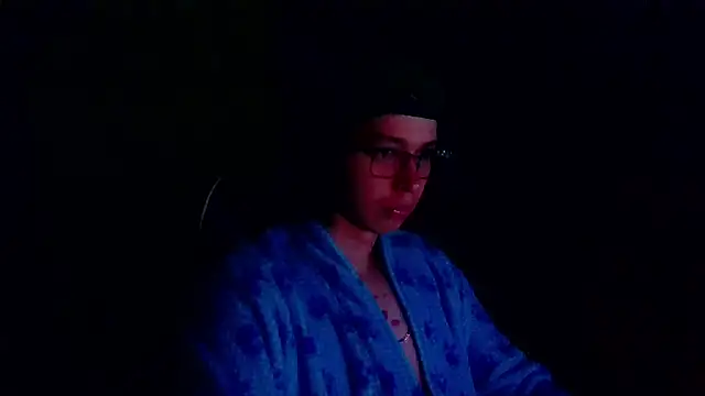 Snapshot of Andy_gray chatting on 09-10-25, 10:48 Andy gray online show from 09-10-25, 10:48