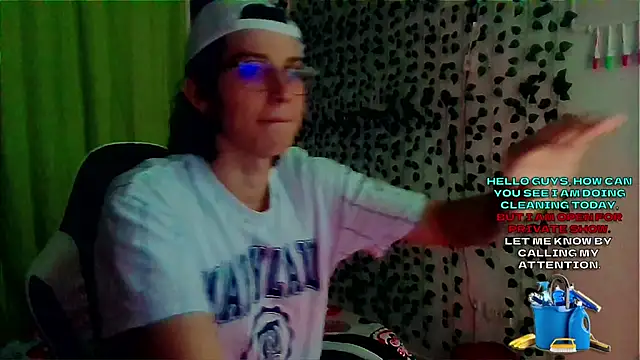 Snapshot of Andy_gray chatting on 09-13-25, 12:16 Andy gray online show from 09-13-25, 12:16