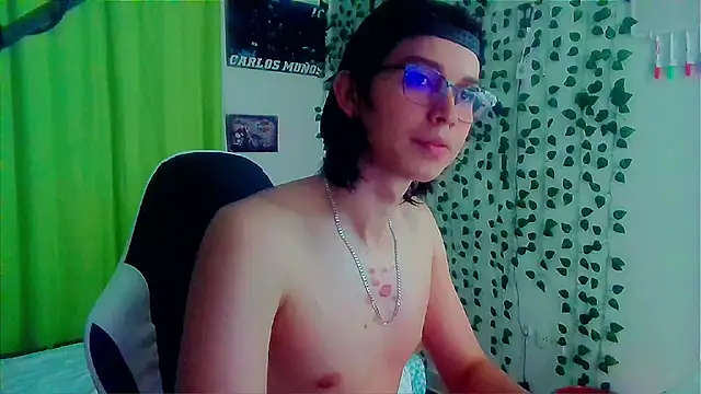 Snapshot of Andy_gray chatting on 09-20-25, 02:29 Andy gray online show from 09-20-25, 02:29