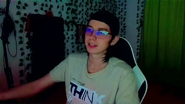 Snapshot of Andy_gray chatting on 09-29-25, 11:59 Andy gray online show from 09-29-25, 11:59