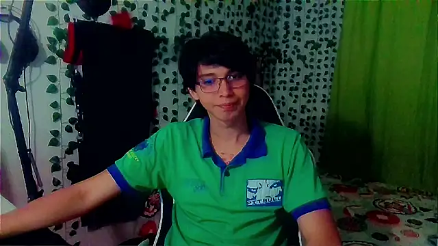 Snapshot of Andy_gray chatting on 10-16-25, 01:39 Andy gray online show from 10-16-25, 01:39