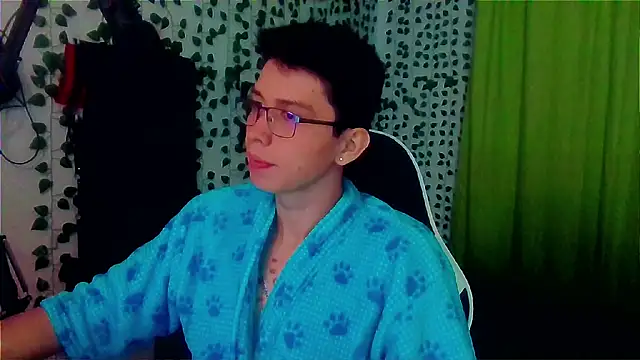 Snapshot of Andy_gray chatting on 10-20-25, 11:54 Andy gray online show from 10-20-25, 11:54