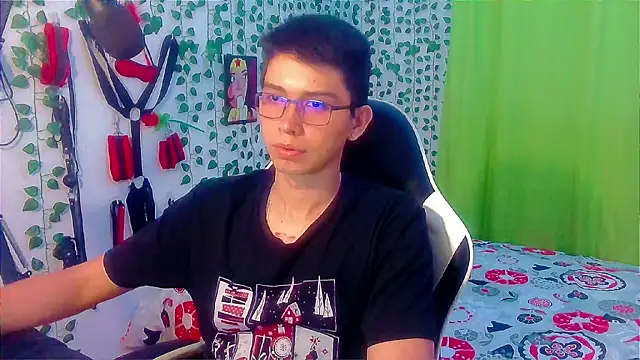 Snapshot of Andy_gray chatting on 10-26-25, 12:49 Andy gray online show from 10-26-25, 12:49