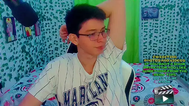 Snapshot of Andy_gray chatting on 10-26-25, 12:55 Andy gray online show from 10-26-25, 12:55