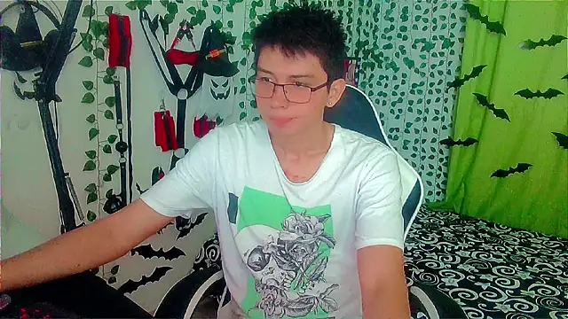 Snapshot of Andy_gray chatting on 11-07-25, 03:23 Andy gray online show from 11-07-25, 03:23