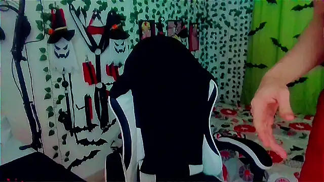 Snapshot of Andy_gray chatting on 11-12-25, 01:22 Andy gray online show from 11-12-25, 01:22