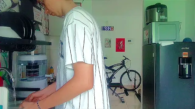 Snapshot of Andy_gray chatting on 12-02-25, 02:34 Andy gray online show from 12-02-25, 02:34