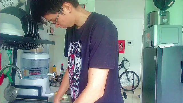 Snapshot of Andy_gray chatting on 12-05-25, 12:03 Andy gray online show from 12-05-25, 12:03