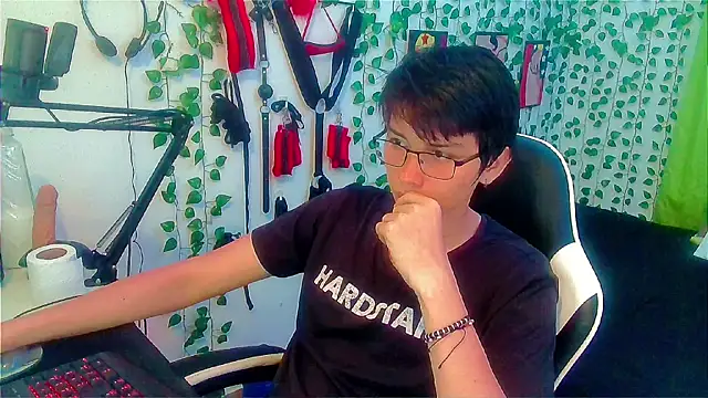 Snapshot of Andy_gray chatting on 01-15-26, 11:41 Andy gray online show from 01-15-26, 11:41