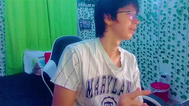 Snapshot of Andy_gray chatting on 02-12-26, 11:27 Andy gray online show from 02-12-26, 11:27