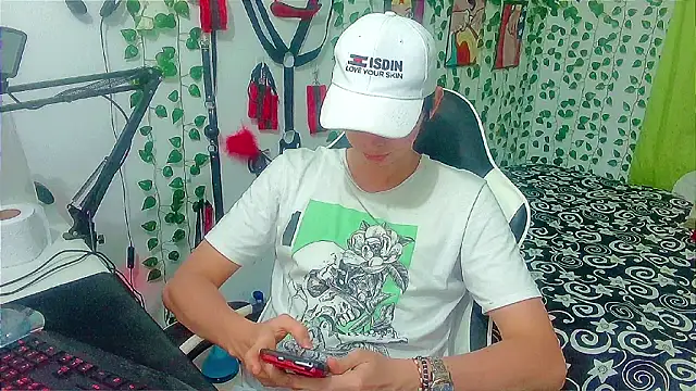 Snapshot of Andy_gray chatting on 02-26-26, 11:59 Andy gray online show from 02-26-26, 11:59