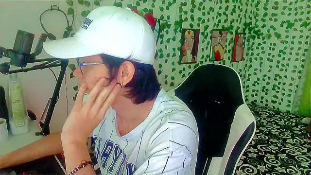 Snapshot of Andy_gray chatting on 03-16-26, 05:06 Andy gray online show from 03-16-26, 05:06