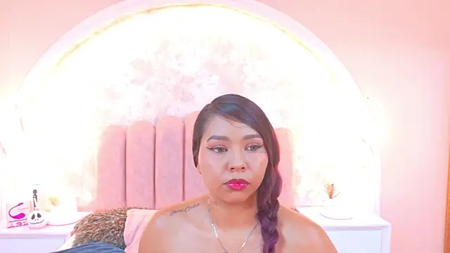 Snapshot of BellahColucci chatting on 10-29-25, 08:32 BellahColucci online show from 10-29-25, 08:32