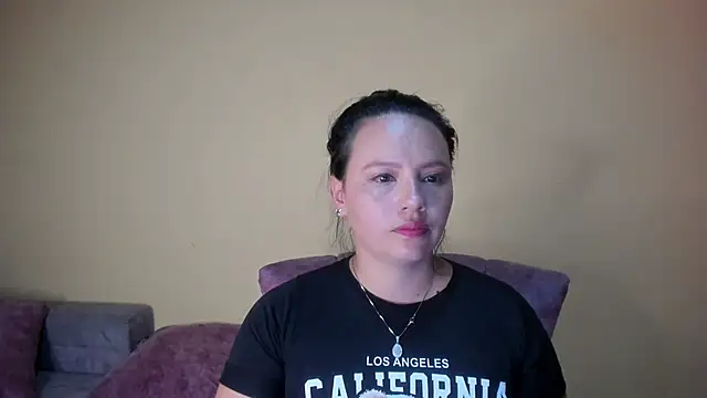 lauraguzman online show from 03-25-26, 02:28