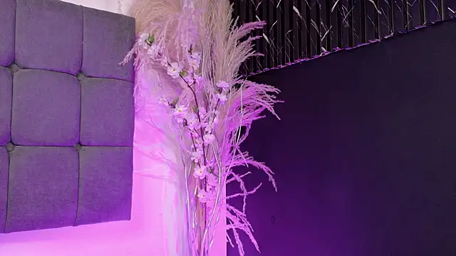 Snapshot of miluv19 chatting on 12-21-25, 09:22 miluv19 online show from 12-21-25, 09:22