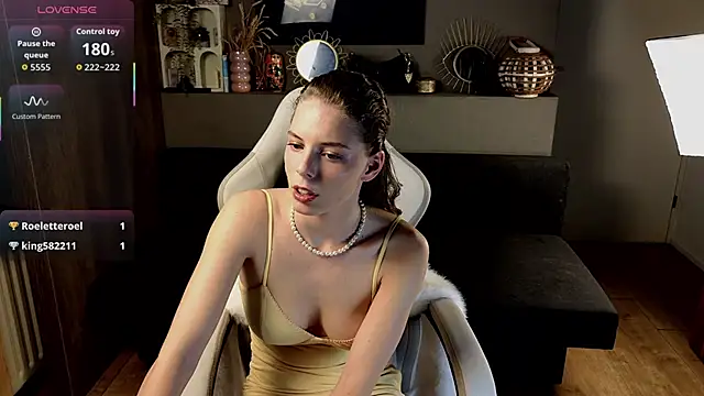 Snapshot of AyreenMoore chatting on 09-15-25, 04:29 AyreenMoore online show from 09-15-25, 04:29