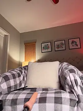 Snapshot of TinyMimi chatting on 11-15-25, 12:52 TinyMimi online show from 11-15-25, 12:52