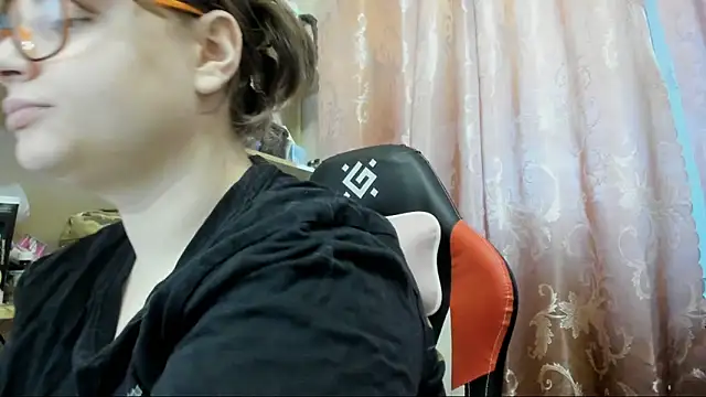 Snapshot of Seductive_She_Wolf chatting on 05-05-26, 06:16 Seductive She Wolf online show from 05-05-26, 06:16