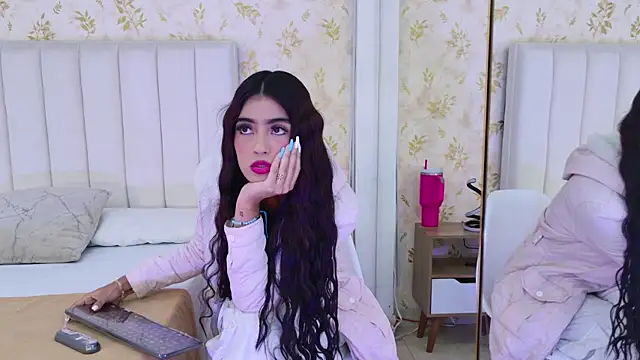 Snapshot of Mia-Monroe chatting on 09-20-25, 07:37 Mia-Monroe online show from 09-20-25, 07:37