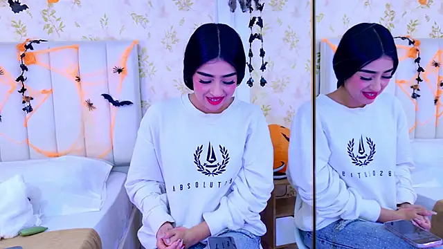 Mia-Monroe online show from 10-22-25, 03:07