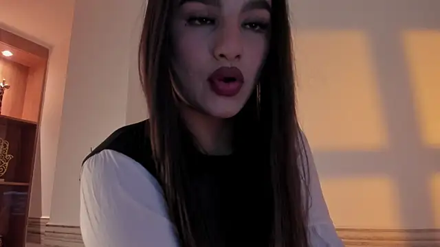 Snapshot of Sophia_Cambpell chatting on 05-16-26, 09:57 Sophia Cambpell online show from 05-16-26, 09:57